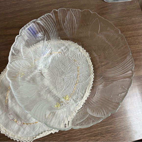 Vintage Arcoroc Canterbury 9” Bowl - Crystal Crocus Serving Bowl Floral Glass - Picture 3 of 11